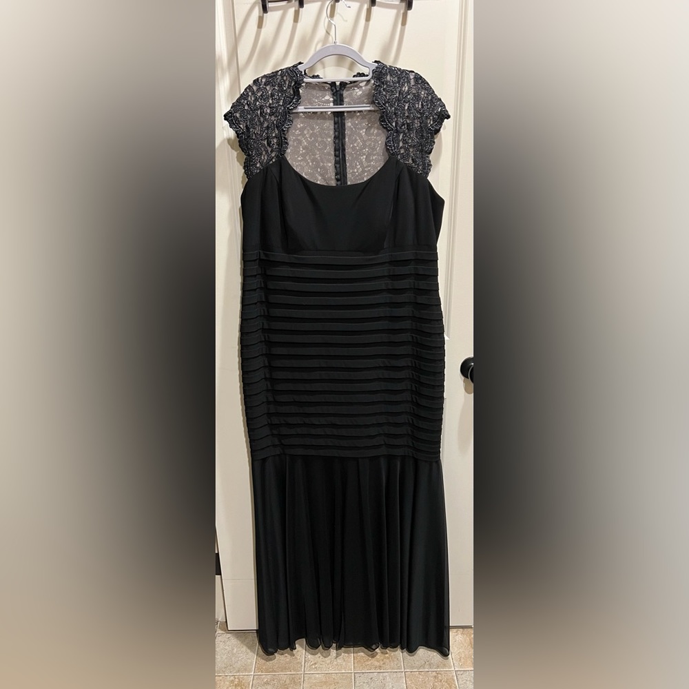 #117 Like New Escape Dress Size 20 Color Black